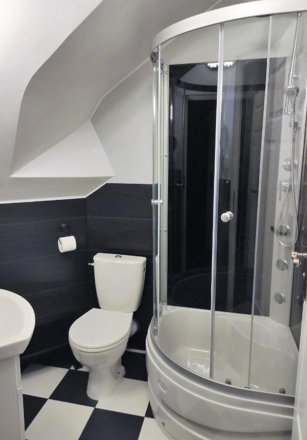 "Route 62" Airport Modlin Villa Golawin Екстериор снимка